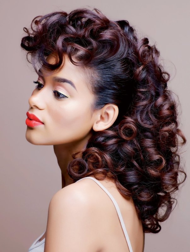 Coupe de cheveux pour cheveux longs avec une frange