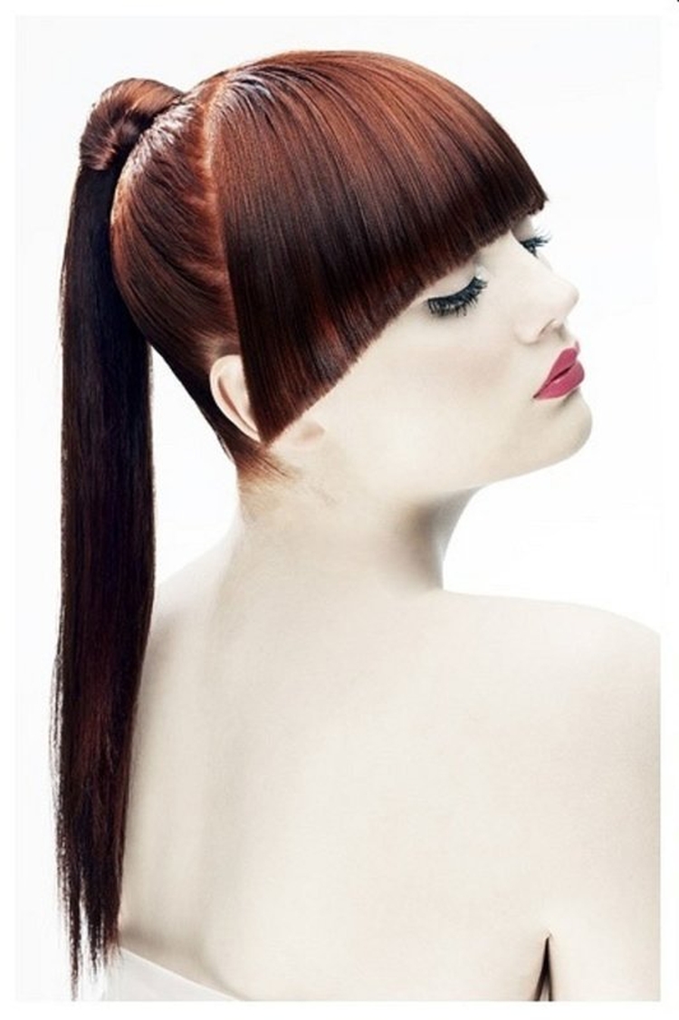 Coupe de cheveux pour cheveux longs avec une frange