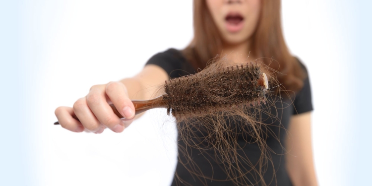 Remèdes populaires pour la perte de cheveux chez les femmes à la maison