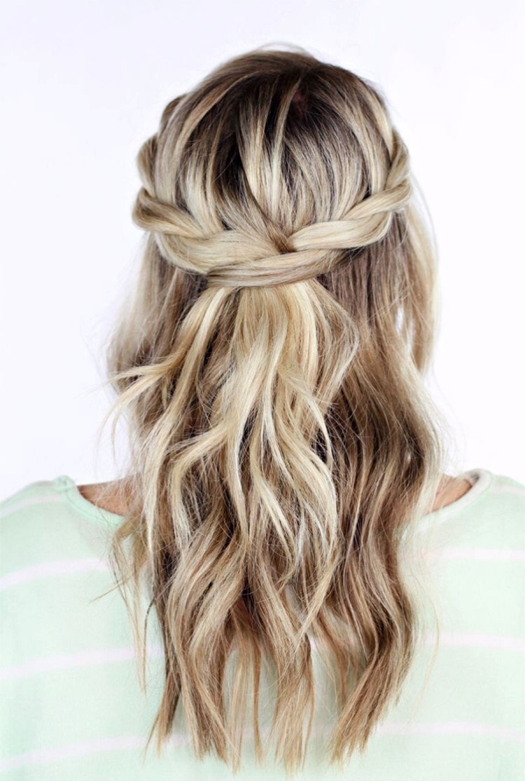 Coiffures légères aux cheveux dénoués