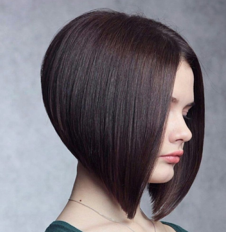 Coupe de cheveux pour cheveux courts sans frange