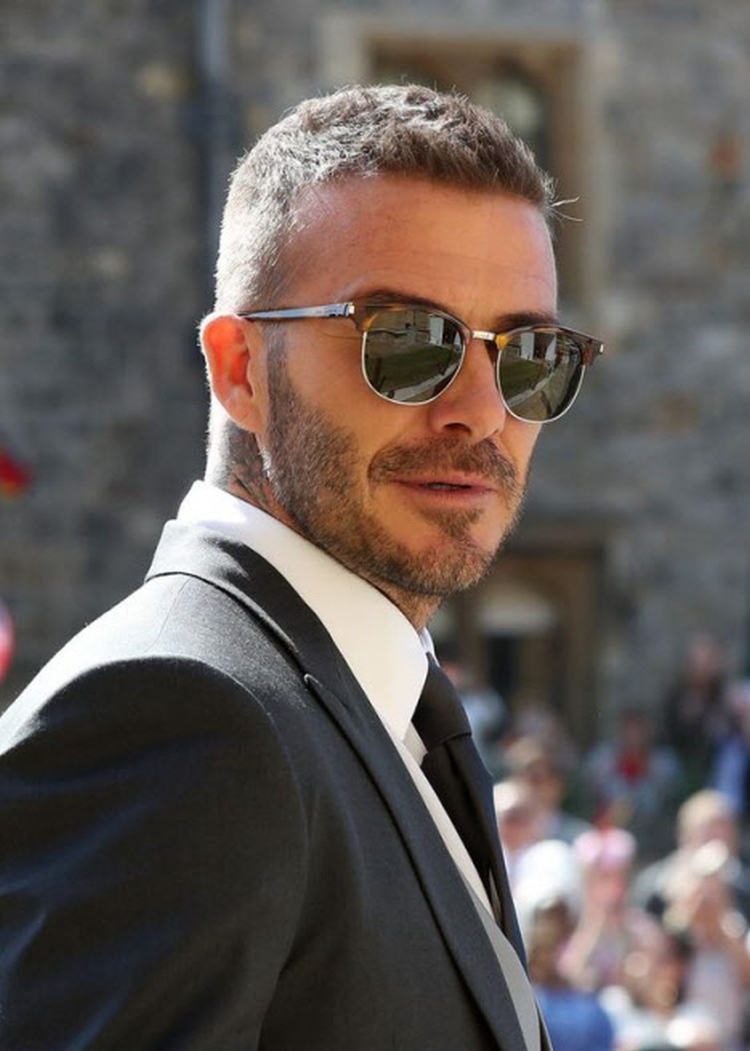 Coiffures pour hommes aux cheveux courts