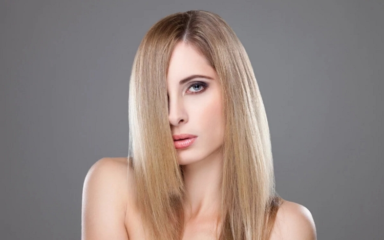 Coupe de cheveux pour cheveux longs sans frange