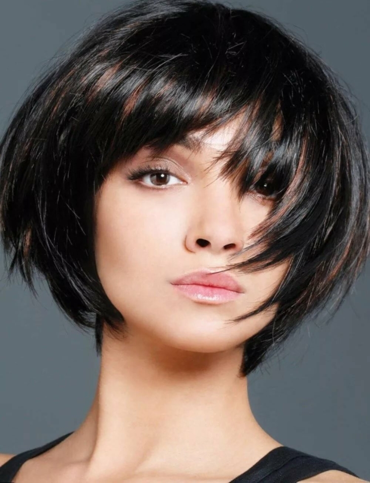 Coupe de cheveux pour cheveux courts sans frange