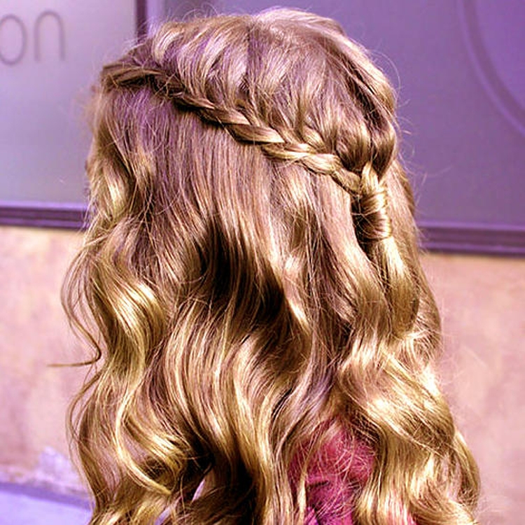 Coiffures légères aux cheveux dénoués