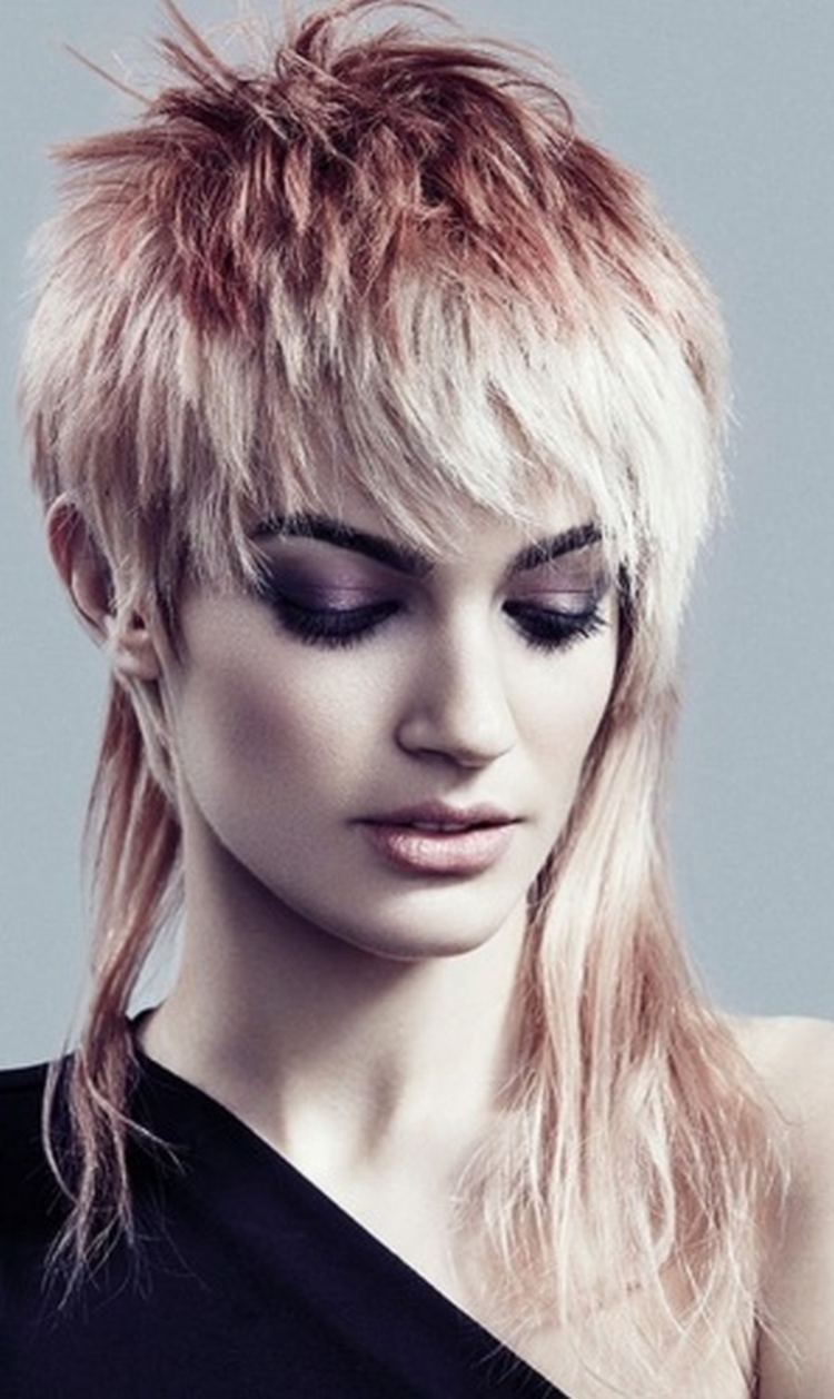 Coupe de cheveux pour cheveux mi-longs sans frange