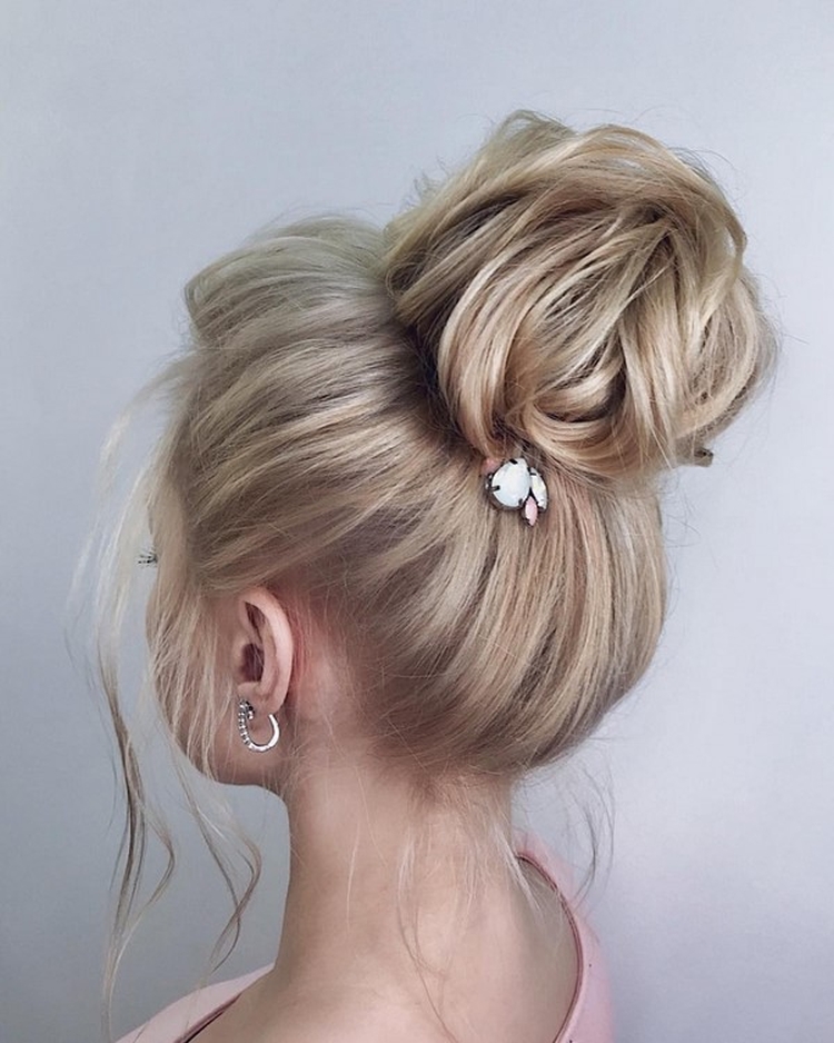 Comment faire une mèche de cheveux avec un élastique