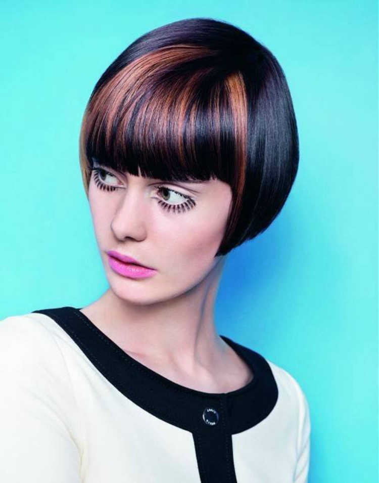 Coupe de cheveux pour cheveux courts avec une frange