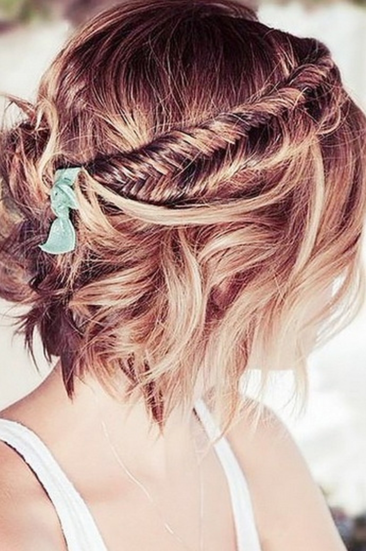 Coiffage du soir pour cheveux courts
