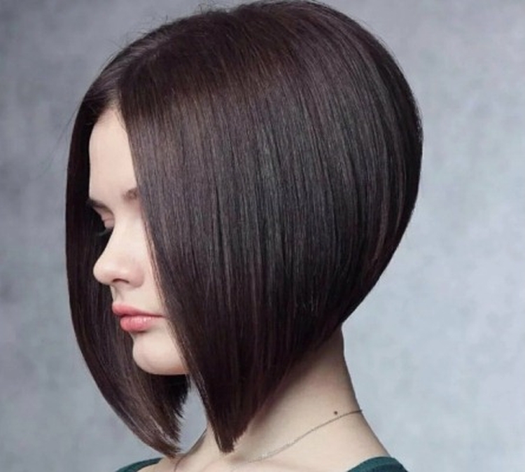 Coupe de cheveux pour cheveux mi-longs sans frange