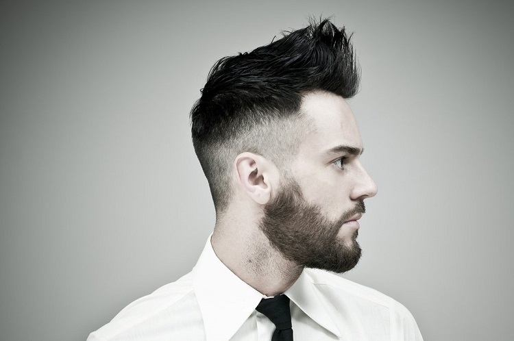 Coiffures pour hommes aux cheveux courts