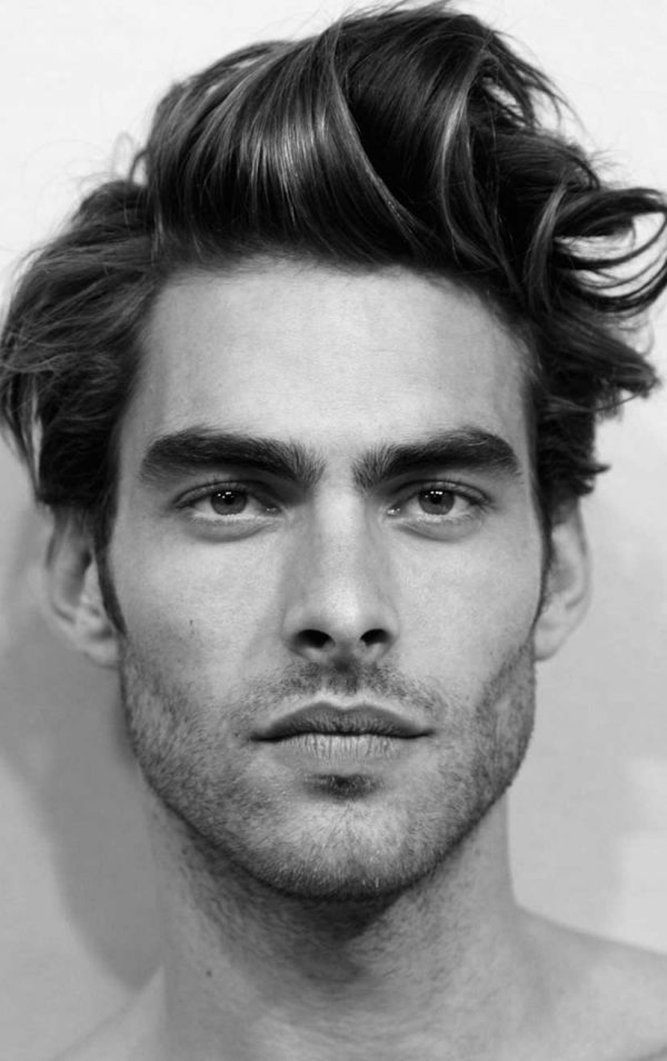 Coiffures pour hommes aux cheveux courts