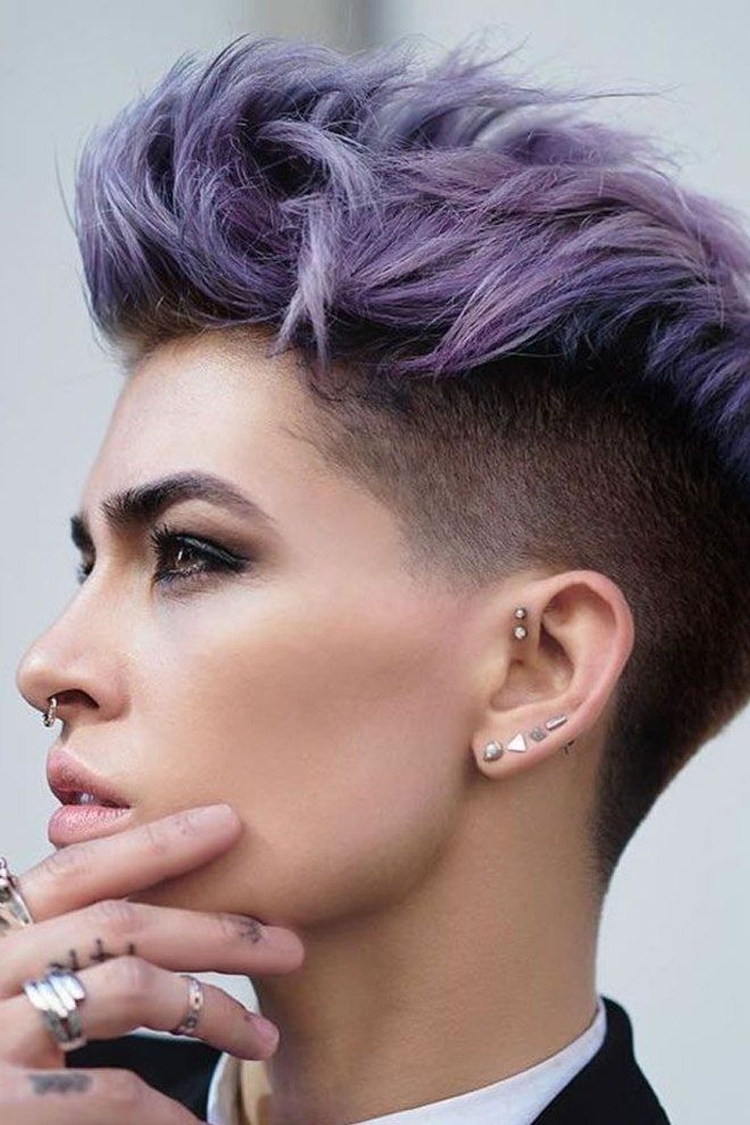 Coupe de cheveux pour cheveux courts sans frange