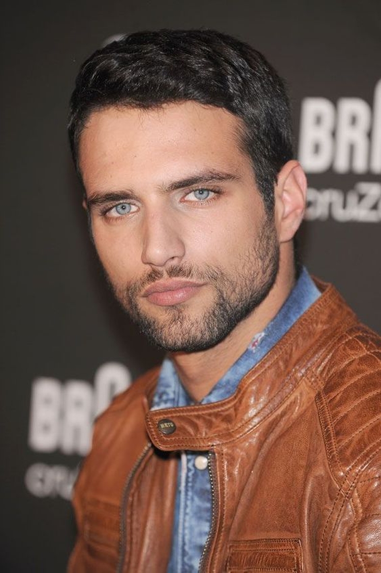 Coiffures pour hommes aux cheveux courts