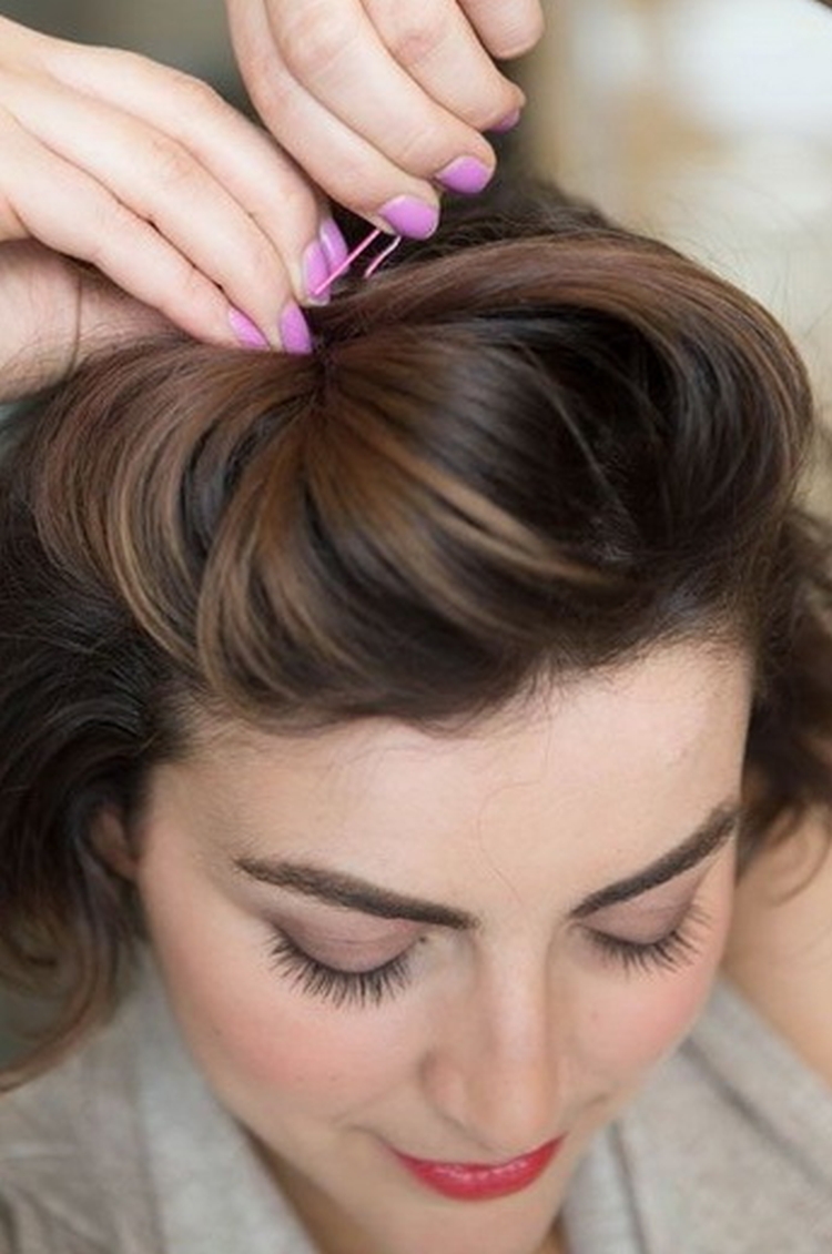 Coiffage du soir pour cheveux courts