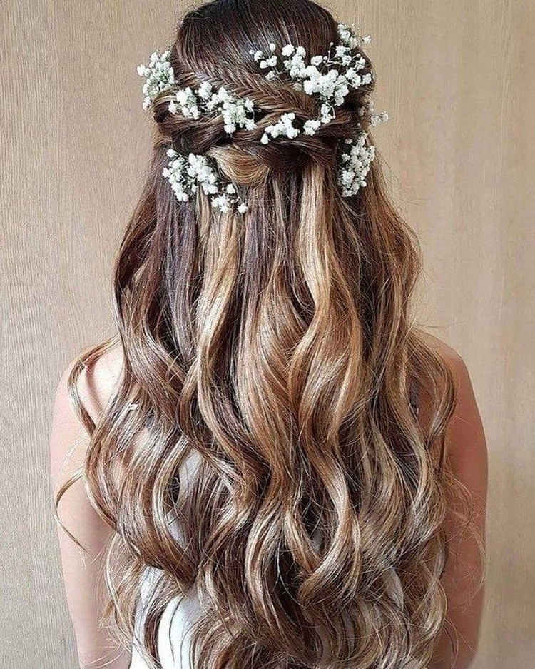Coiffures légères aux cheveux dénoués