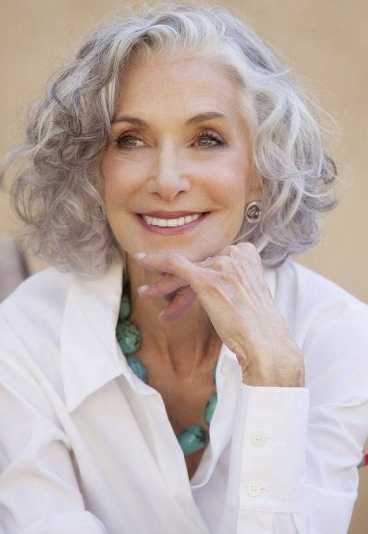 Des coupes de cheveux qui sont jeunes