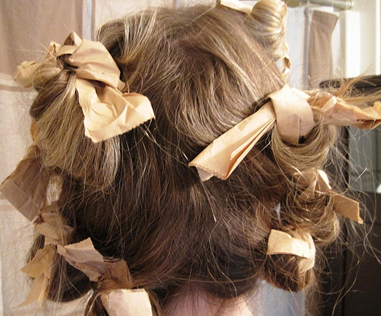 Comment faire des boucles sans bigoudis et fers à friser la nuit