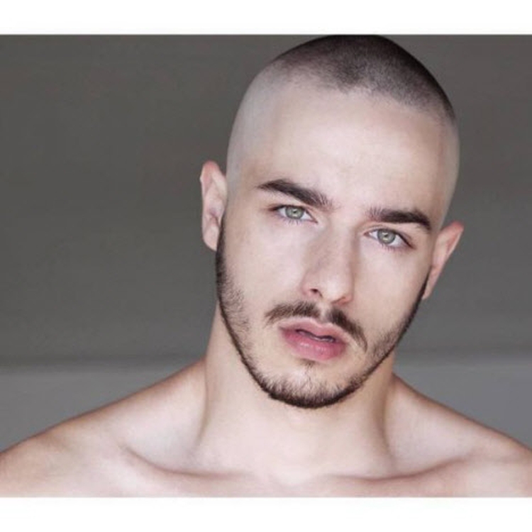 Coiffures pour hommes aux cheveux courts