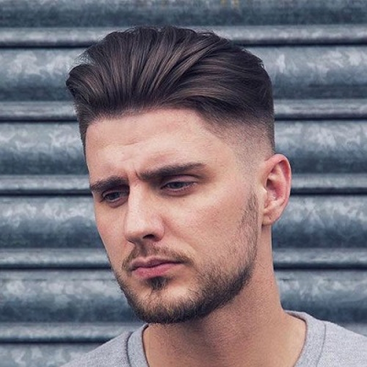 Coiffures pour hommes aux cheveux courts