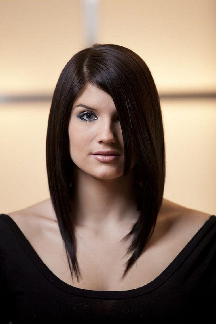 Coupe de cheveux pour cheveux mi-longs sans frange