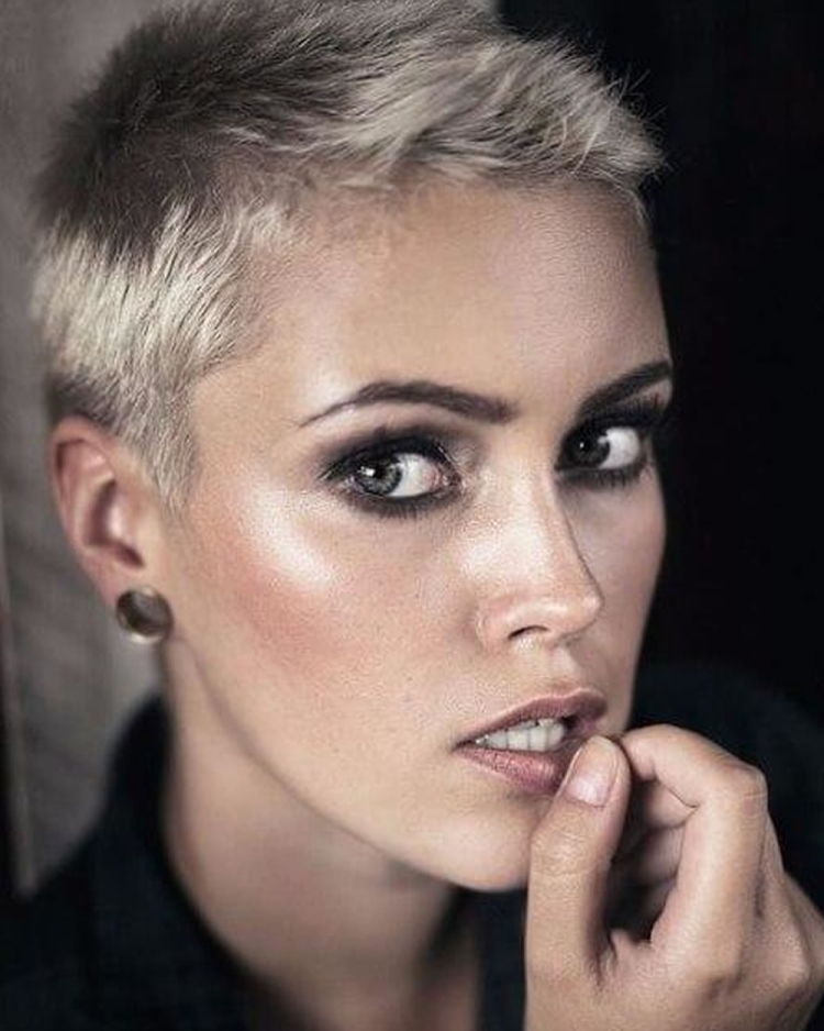 Coupes de cheveux ultra courtes pour femmes