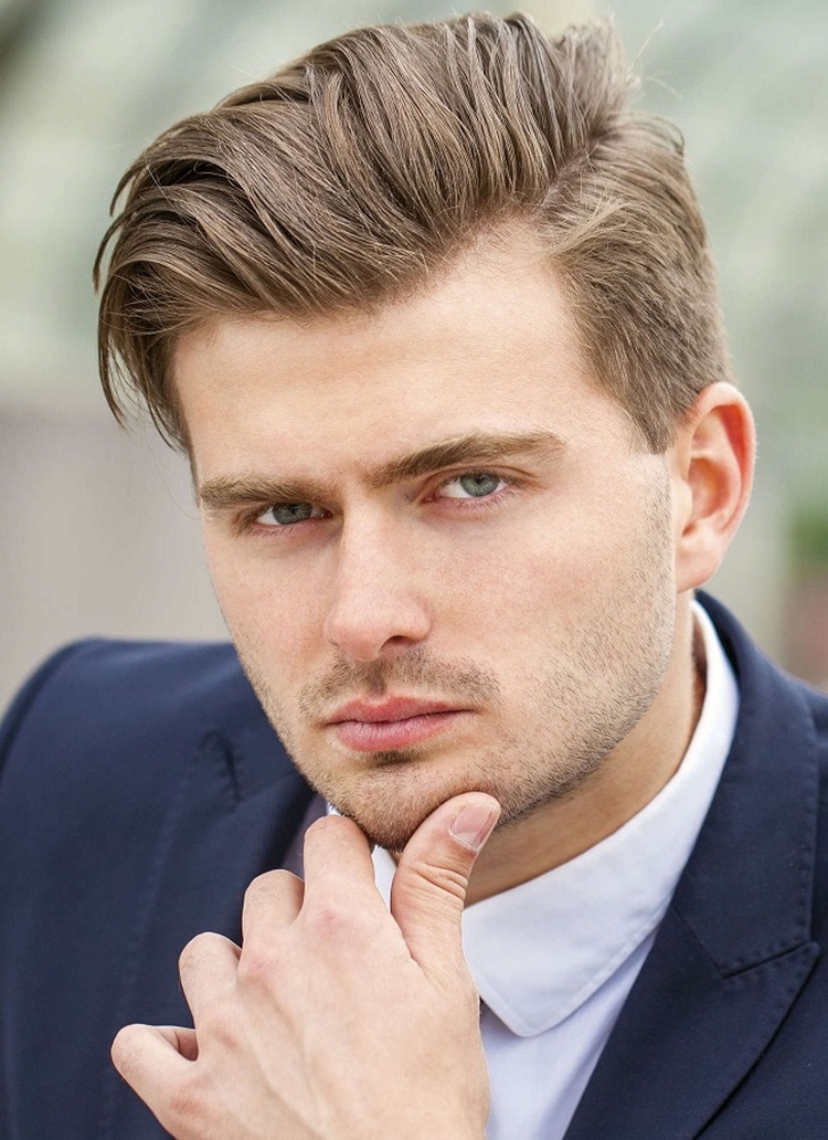 Coiffures pour hommes aux cheveux courts