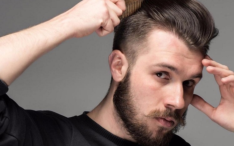 Coiffures pour hommes aux cheveux courts
