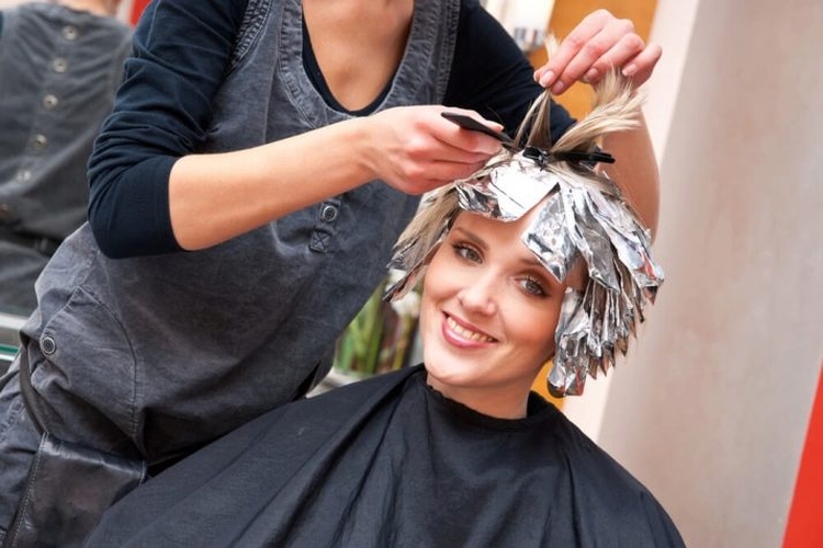 Coloration pour photo cheveux noirs courts