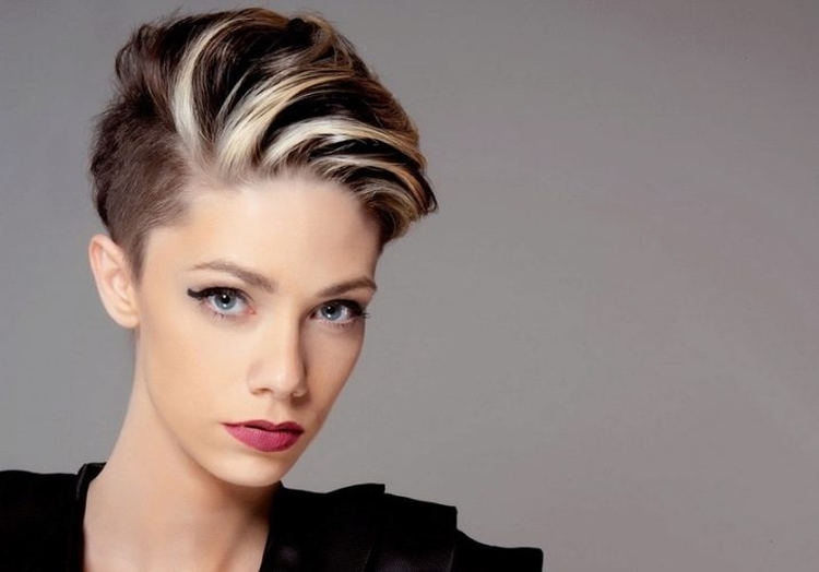 Mèches colorées pour cheveux courts