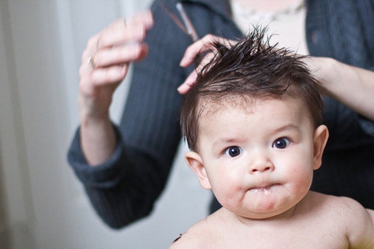 Comment se débarrasser des cheveux après une coupe de cheveux / Où mettre ses cheveux après une coupe de cheveux