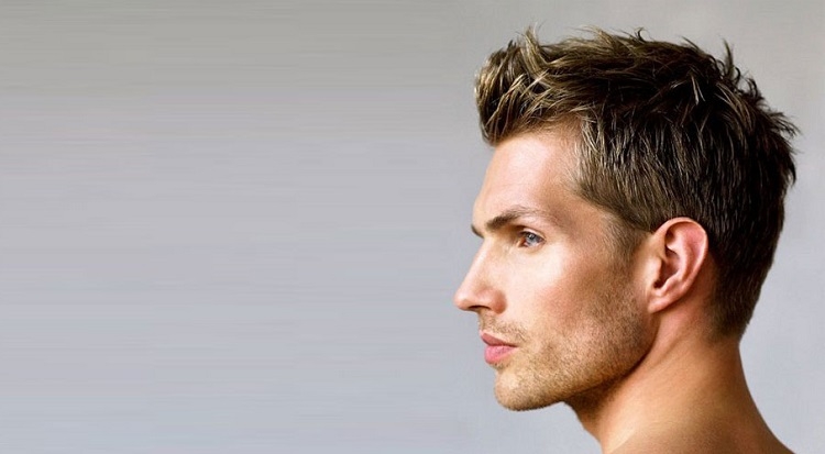 Coiffures pour hommes aux cheveux courts