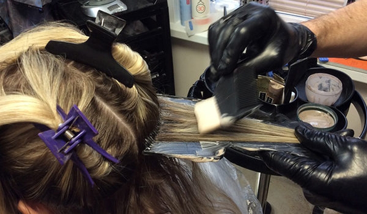Coloration pour photo cheveux noirs courts