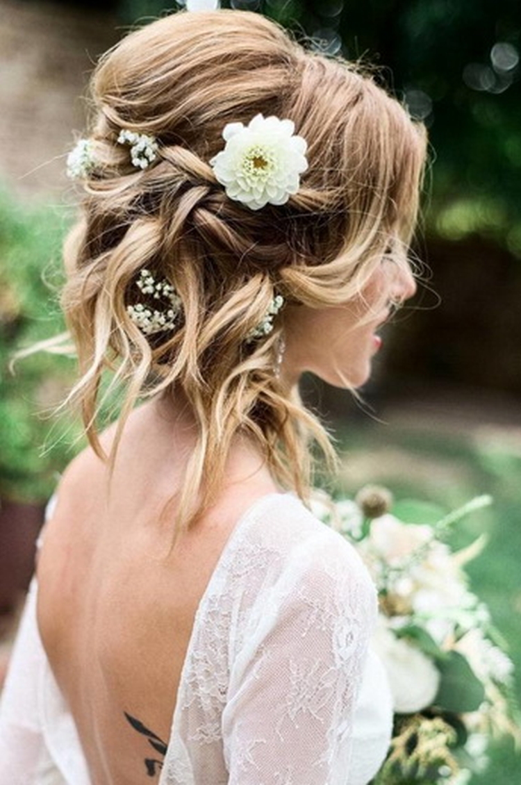 Coiffage du soir pour cheveux courts
