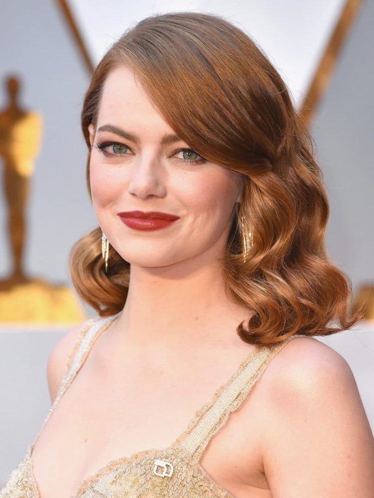 Coiffure avec boucles pour cheveux mi-longs