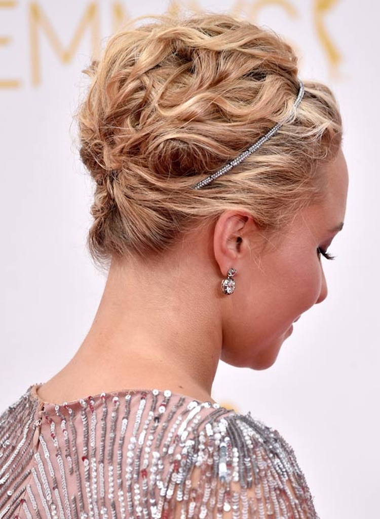 Coiffage du soir pour cheveux courts