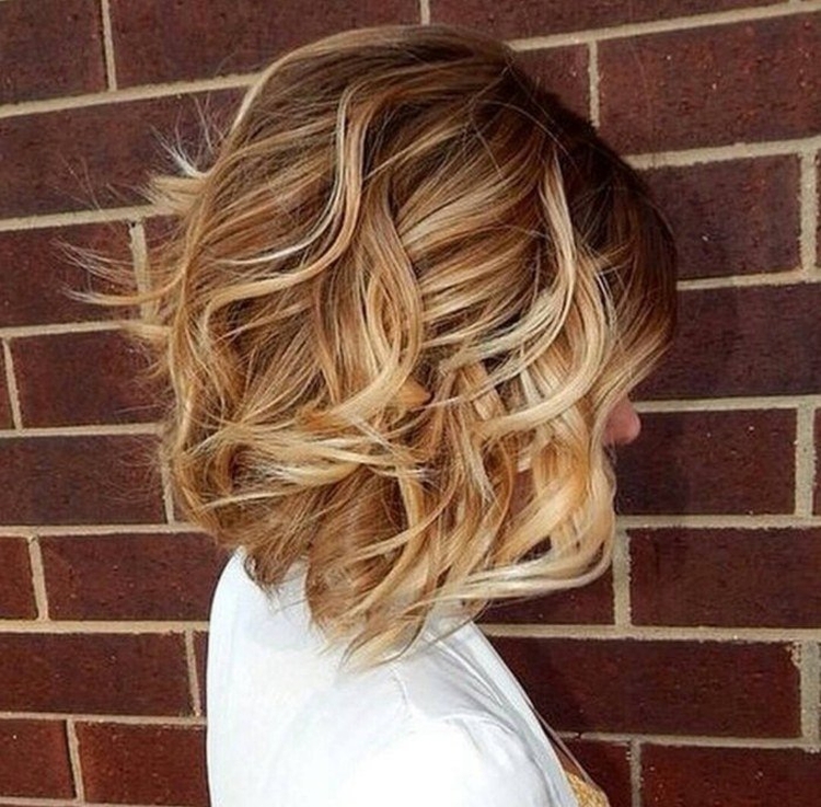 Coiffage du soir pour cheveux courts
