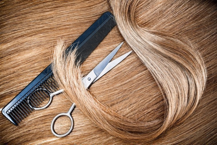 Qu'est-ce que le polissage des cheveux et comment se fait-il