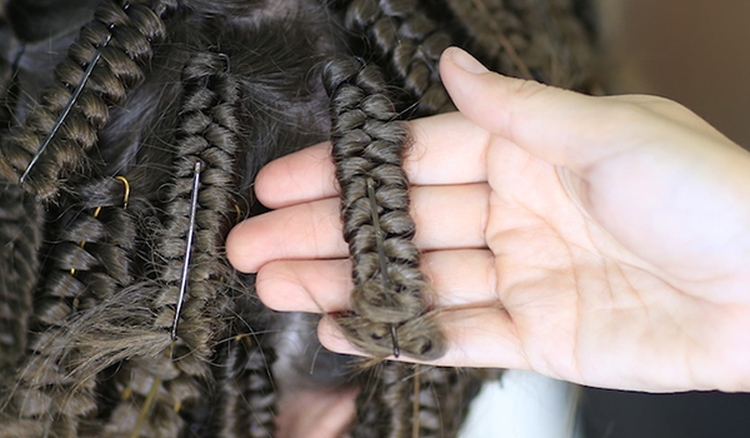 Comment faire des boucles sans bigoudis et fers à friser la nuit