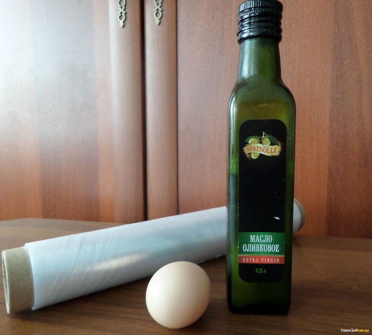 Application d'huile d'olive pour les cheveux