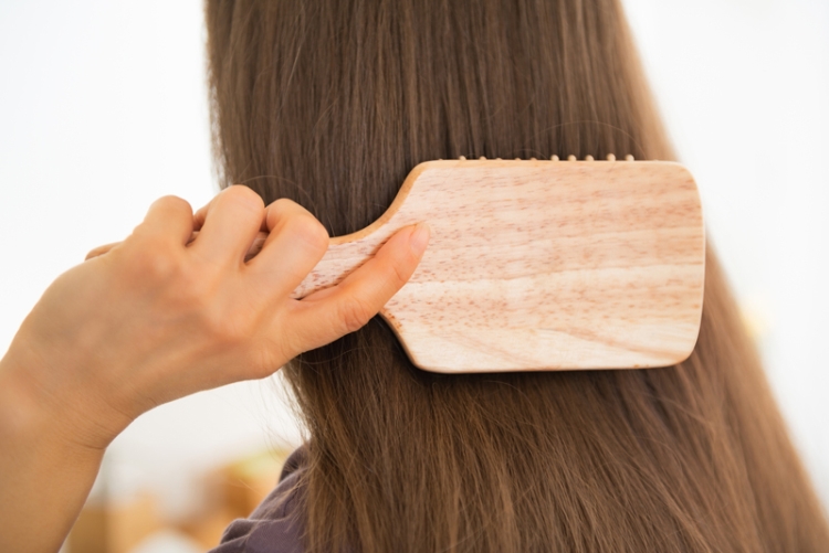 Comment se débarrasser des cheveux après une coupe de cheveux / Où mettre ses cheveux après une coupe de cheveux