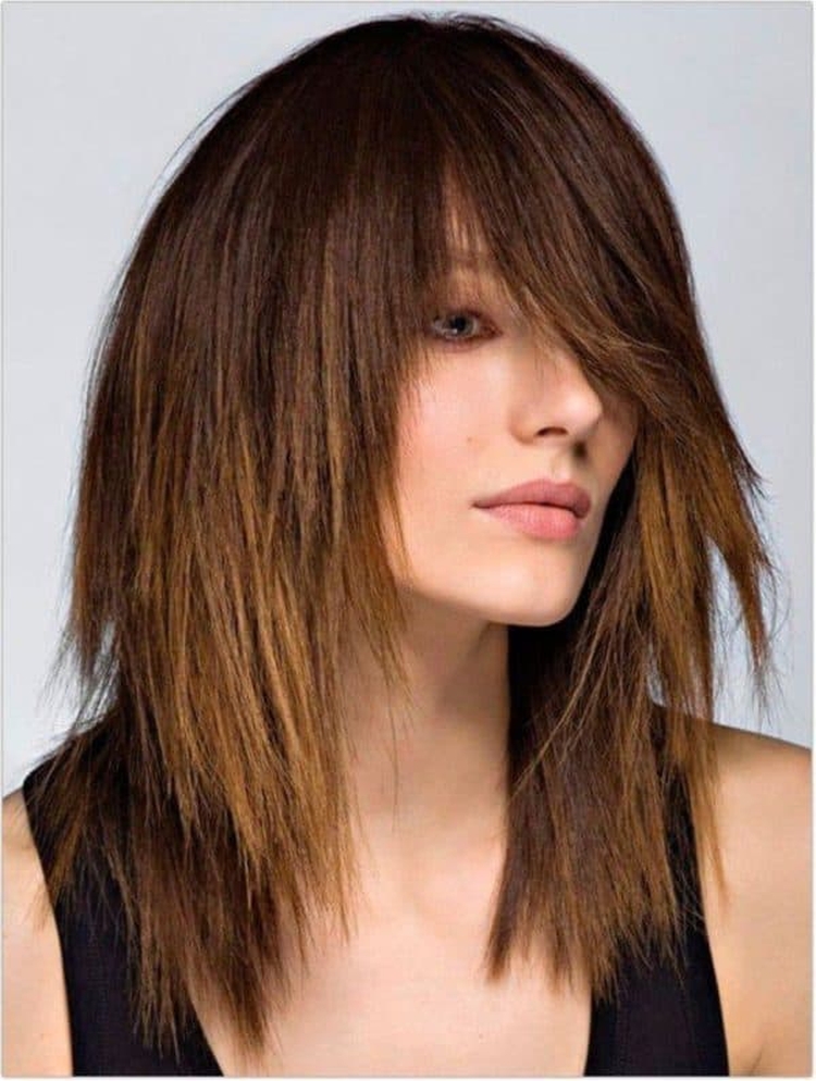 Coupes de cheveux asymétriques pour cheveux longs