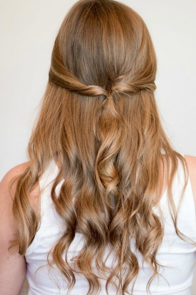 Coiffures légères aux cheveux dénoués
