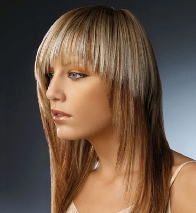 Coupe de cheveux pour cheveux longs avec une frange
