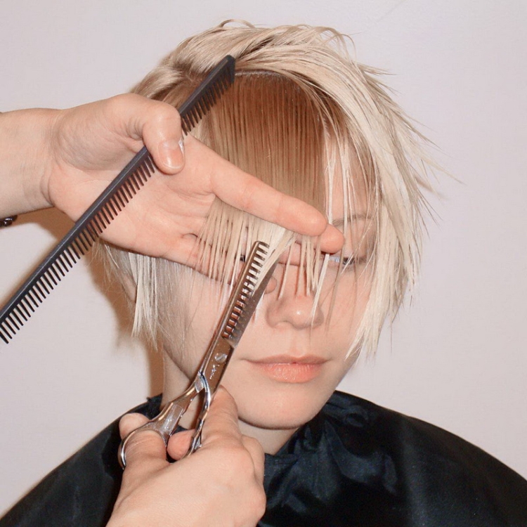 Coupe de cheveux avant et après