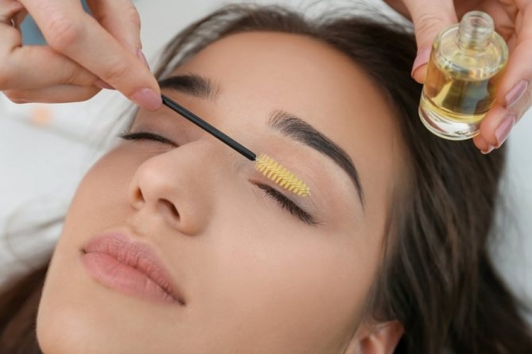 Comment restaurer les cils après le mascara
