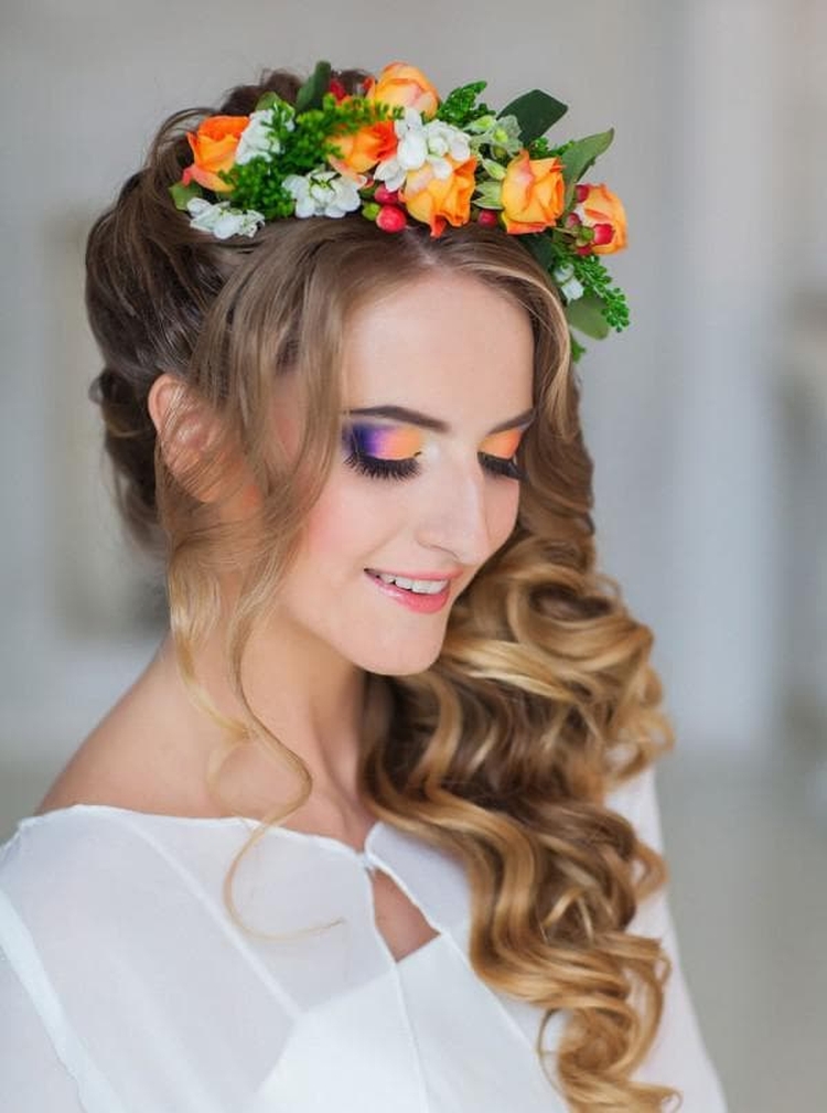 Coiffures aux cheveux bouclés