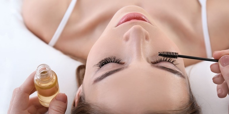 Comment restaurer les cils après le mascara