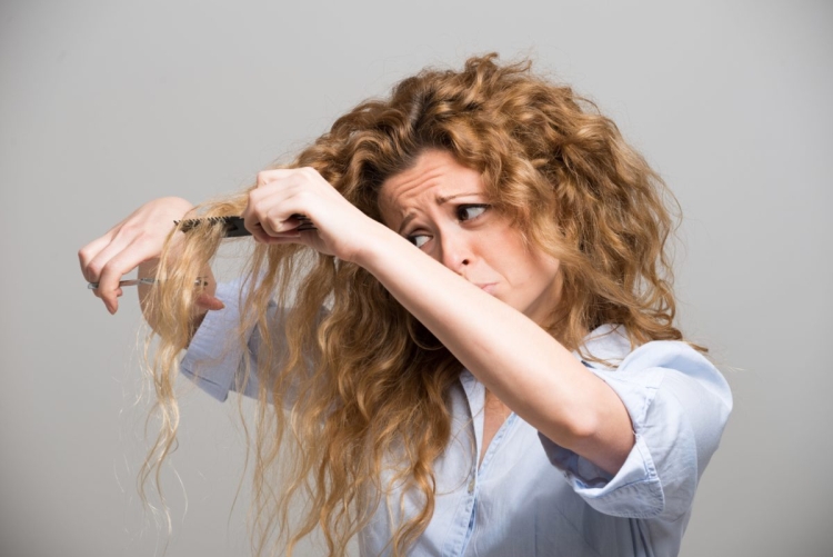 Comment démêler les nœuds dans vos cheveux
