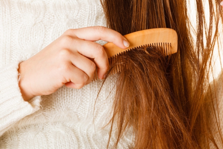 Comment démêler les nœuds dans vos cheveux